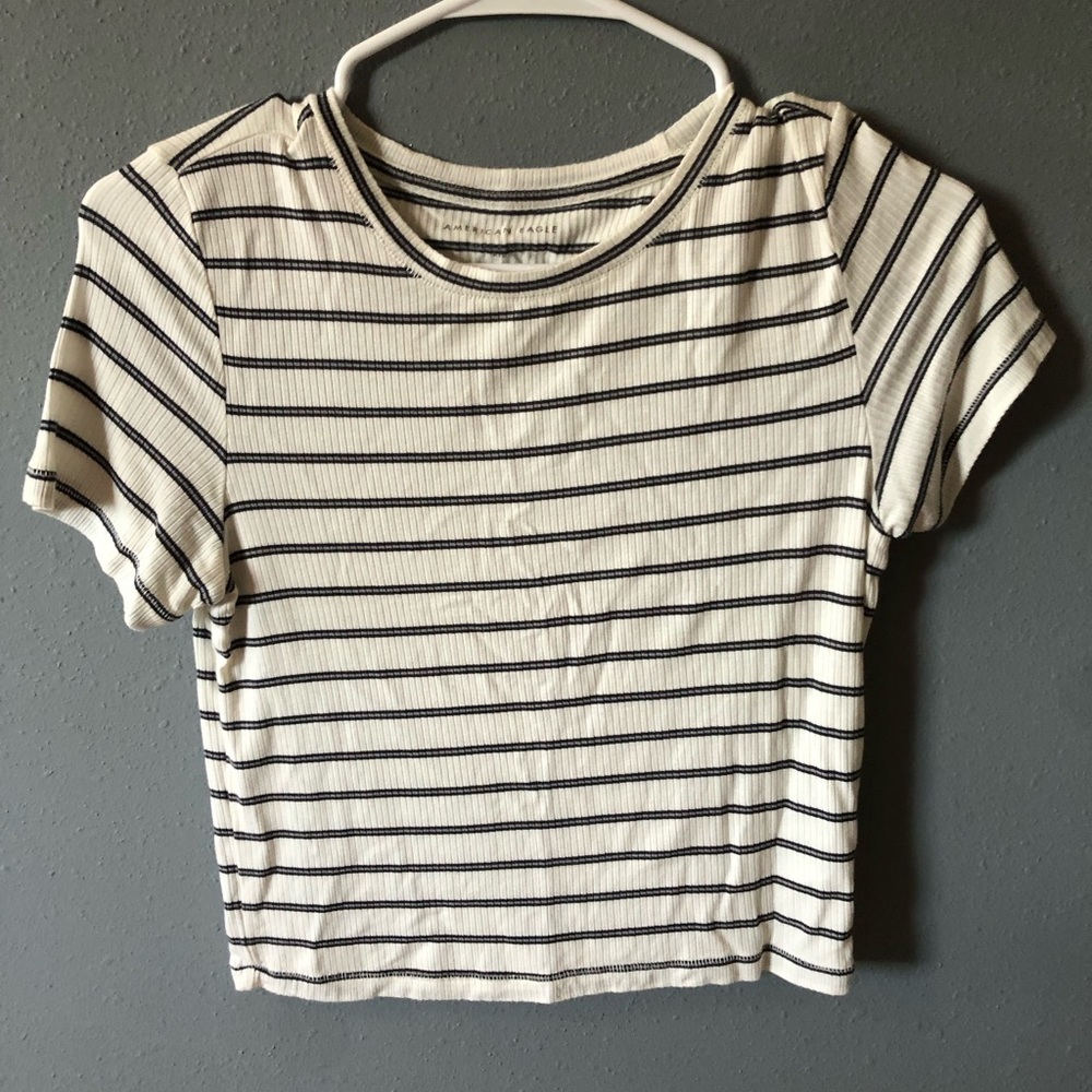 american eagle cropped shirt